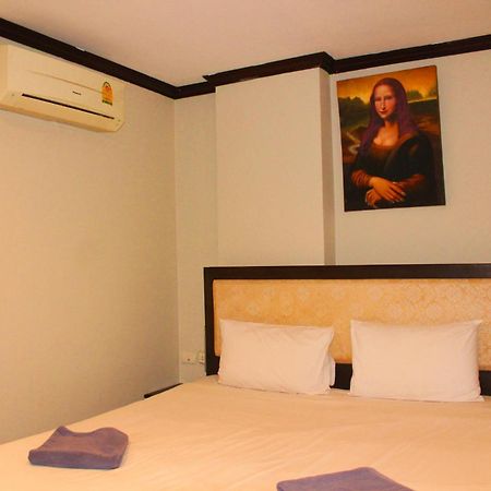 Hollywood Inn Hotel Patong Exterior photo